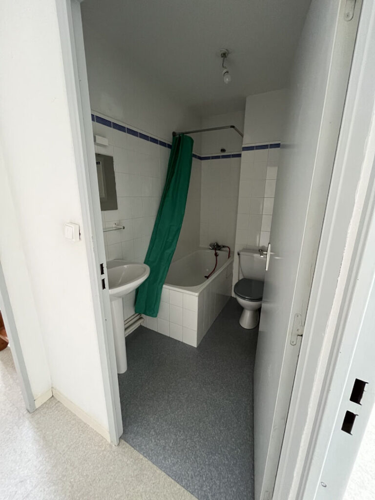 1423589e