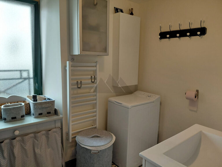 61067883g