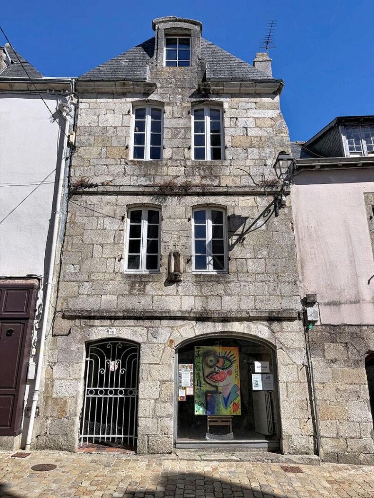 61588681a